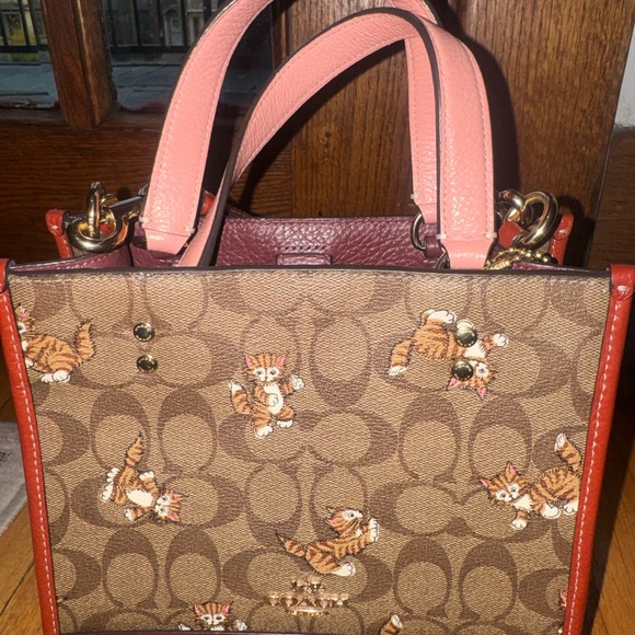 Cute Coach Tote With Kittens - Picture 4 of 5
